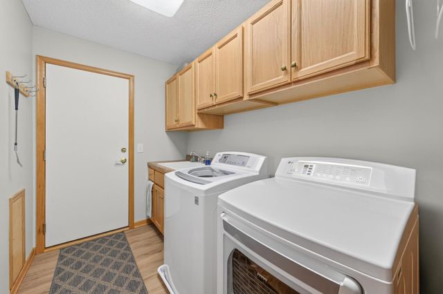 5026 Grenadier Avenue N, Oakdale, MN 55128