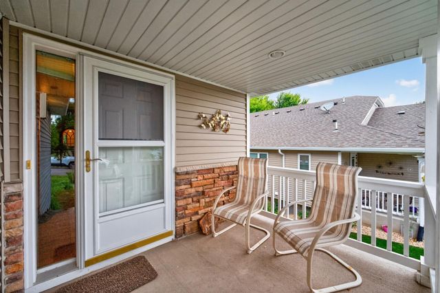 5026 Grenadier Avenue N, Oakdale, MN 55128