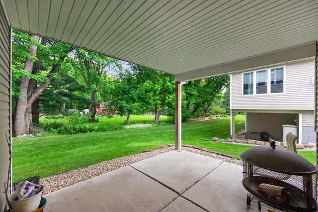 5026 Grenadier Avenue N, Oakdale, MN 55128