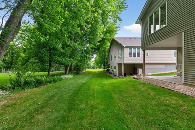 5026 Grenadier Avenue N, Oakdale, MN 55128
