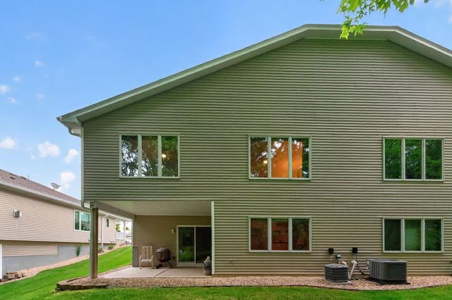 5026 Grenadier Avenue N, Oakdale, MN 55128