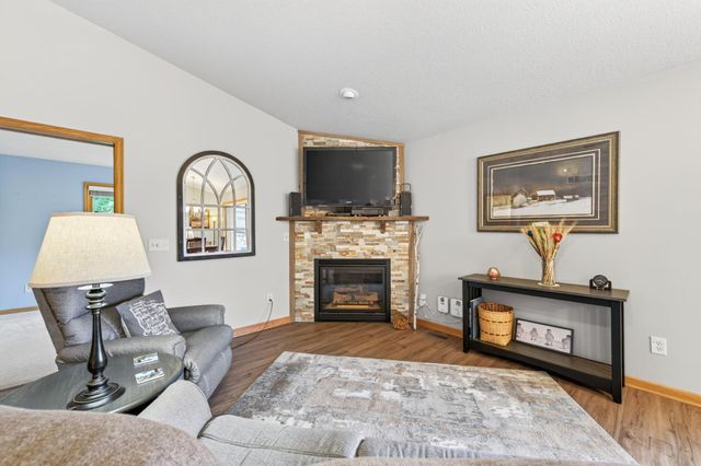 5026 Grenadier Avenue N, Oakdale, MN 55128