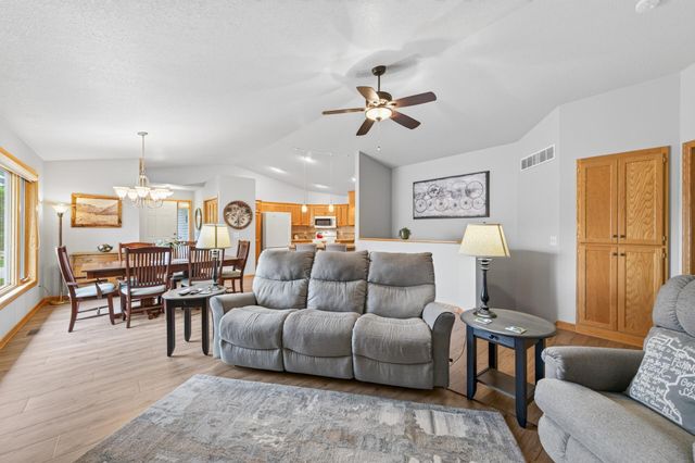 5026 Grenadier Avenue N, Oakdale, MN 55128