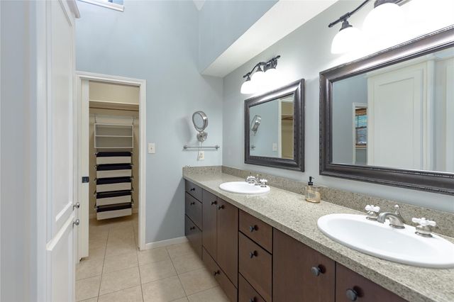 9 Mallard Glen Place, The Woodlands, TX 77381