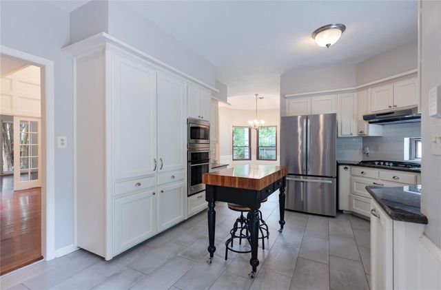 9 Mallard Glen Place, The Woodlands, TX 77381