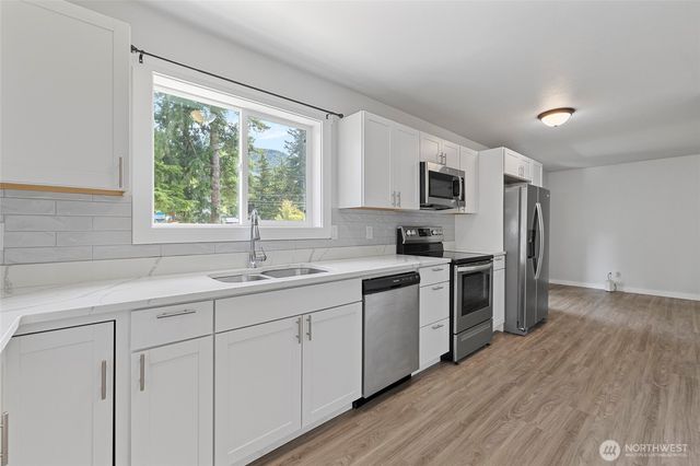 8471 Golden Valley Drive, Maple Falls, WA 98266