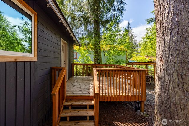 8471 Golden Valley Drive, Maple Falls, WA 98266