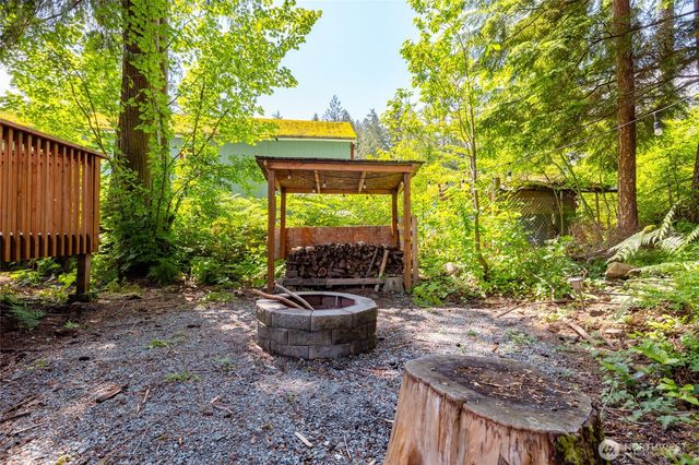 8471 Golden Valley Drive, Maple Falls, WA 98266