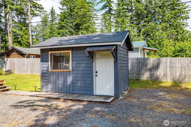 8471 Golden Valley Drive, Maple Falls, WA 98266