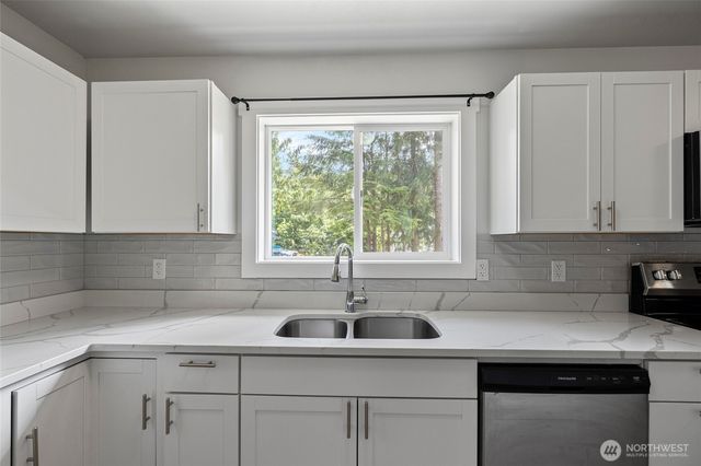 8471 Golden Valley Drive, Maple Falls, WA 98266