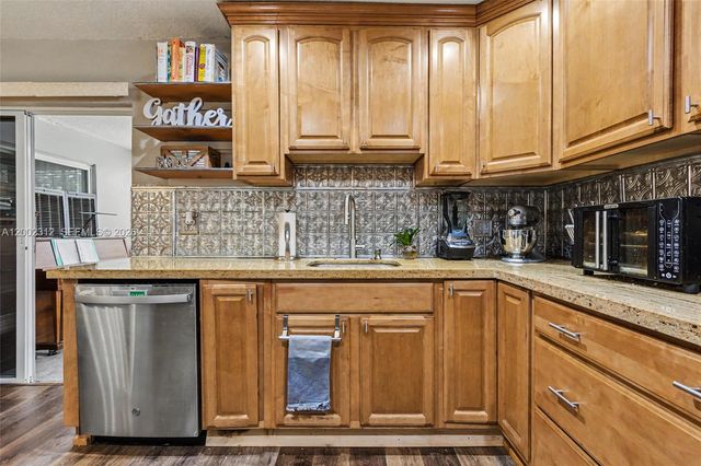 4871 NW 13th Avenue, Deerfield Beach, FL 33064