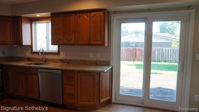 4415 Fox Hill Drive, Sterling Heights, MI 48310