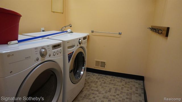 4415 Fox Hill Drive, Sterling Heights, MI 48310