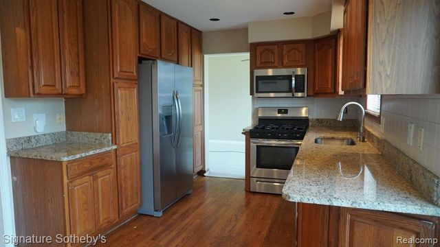 4415 Fox Hill Drive, Sterling Heights, MI 48310