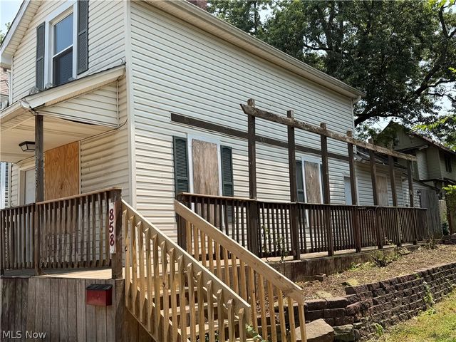 858 Forrest Drive, Akron, OH 44306