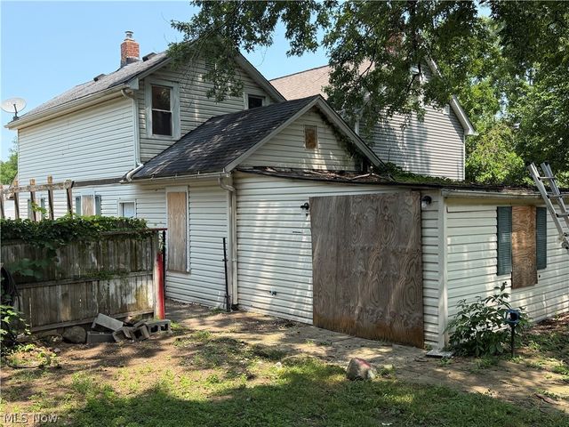 858 Forrest Drive, Akron, OH 44306