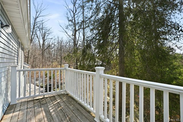 19 Lillian Road, Mahopac, NY 10541