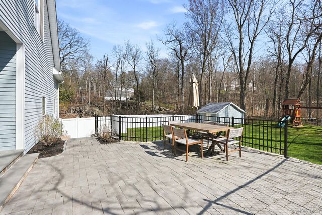 19 Lillian Road, Mahopac, NY 10541