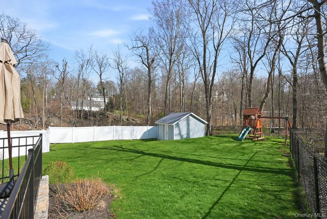 19 Lillian Road, Mahopac, NY 10541