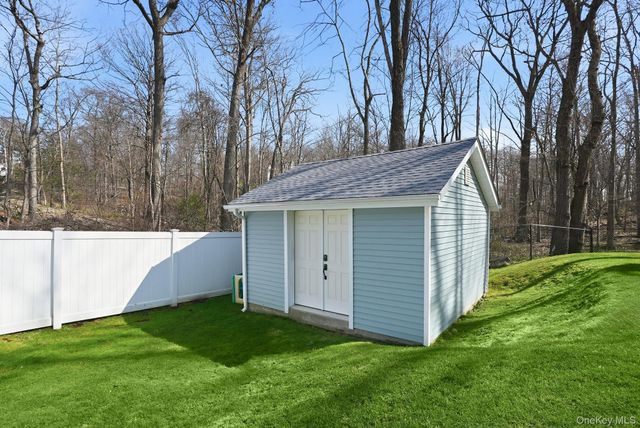 19 Lillian Road, Mahopac, NY 10541