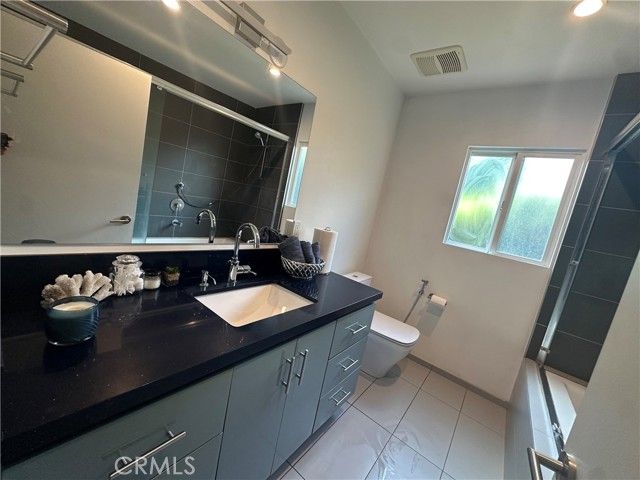 1834 9th, Santa Monica, CA 90404