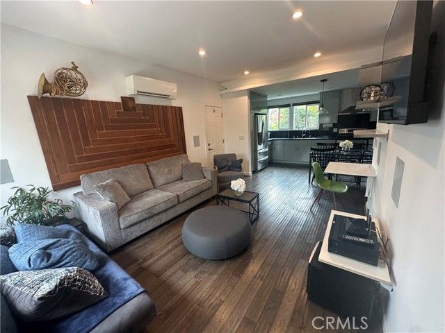 1834 9th, Santa Monica, CA 90404