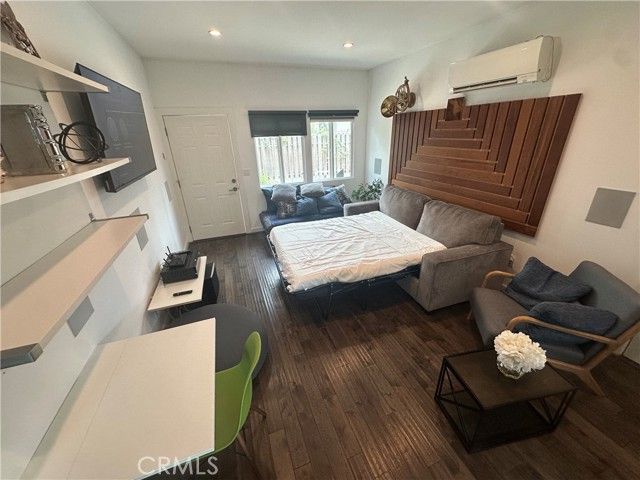 1834 9th, Santa Monica, CA 90404