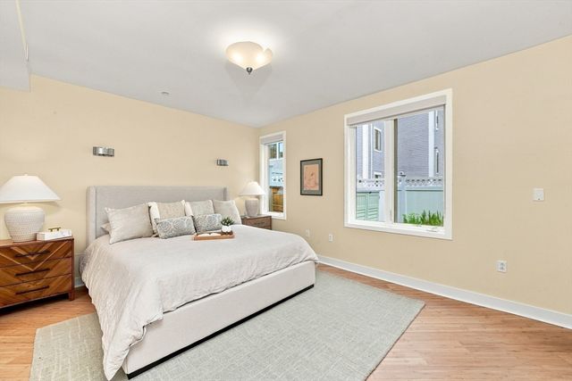 24 Bay State Rd 4, Cambridge, MA 02138