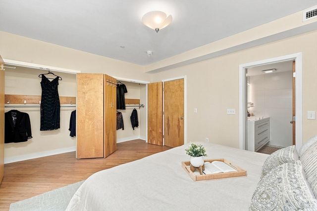 24 Bay State Rd 4, Cambridge, MA 02138