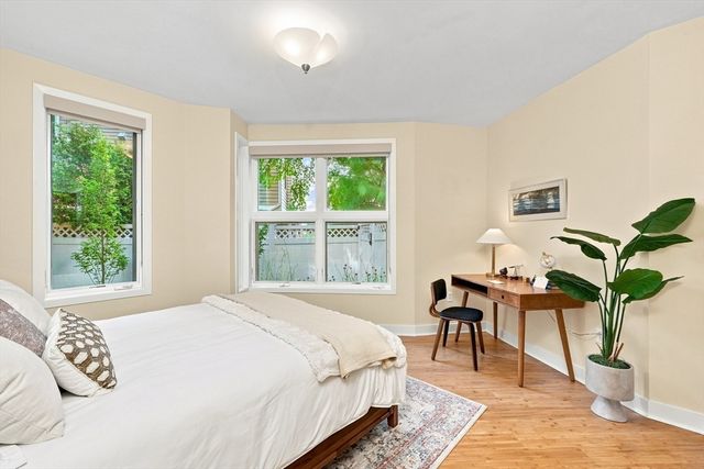 24 Bay State Rd 4, Cambridge, MA 02138