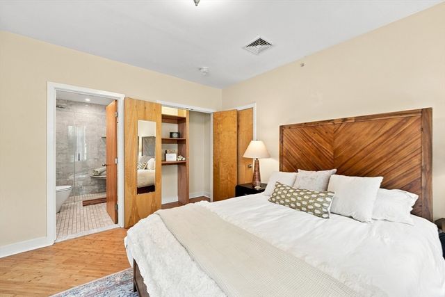 24 Bay State Rd 4, Cambridge, MA 02138