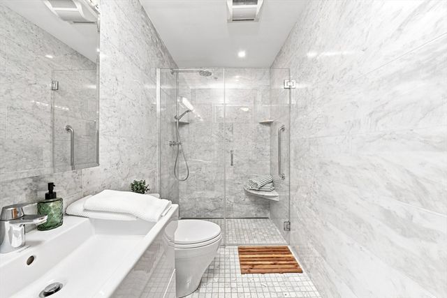 24 Bay State Rd 4, Cambridge, MA 02138