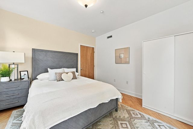 24 Bay State Rd 4, Cambridge, MA 02138