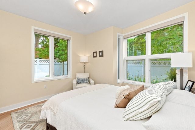 24 Bay State Rd 4, Cambridge, MA 02138