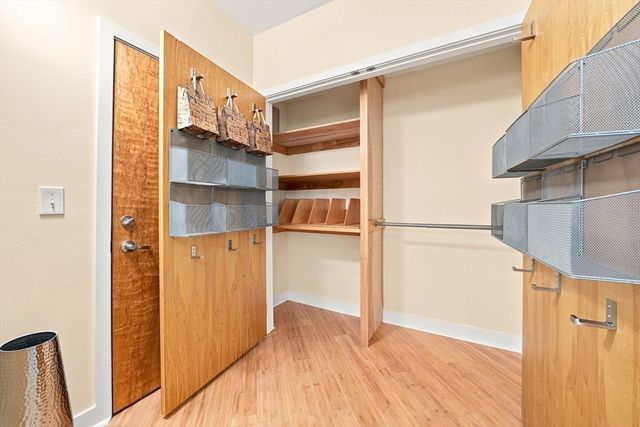 24 Bay State Rd 4, Cambridge, MA 02138
