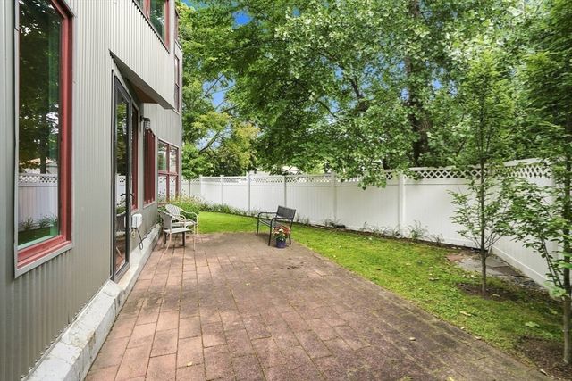 24 Bay State Rd 4, Cambridge, MA 02138
