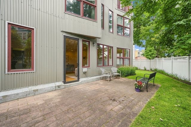 24 Bay State Rd 4, Cambridge, MA 02138