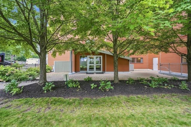 24 Bay State Rd 4, Cambridge, MA 02138