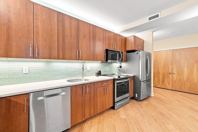 24 Bay State Rd 4, Cambridge, MA 02138