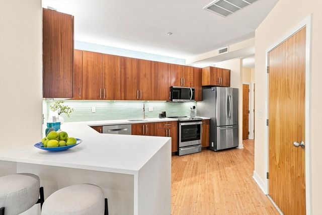 24 Bay State Rd 4, Cambridge, MA 02138