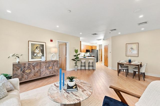 24 Bay State Rd 4, Cambridge, MA 02138