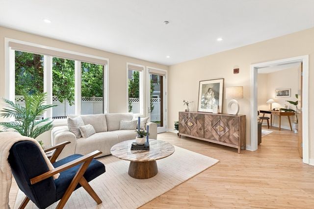 24 Bay State Rd 4, Cambridge, MA 02138