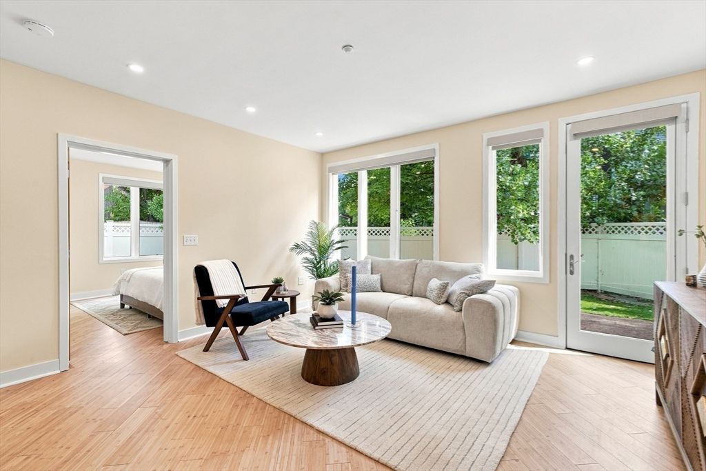 24 Bay State Rd 4, Cambridge, MA 02138