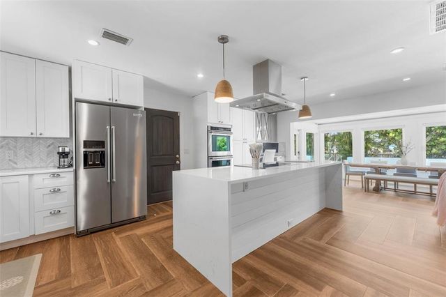 8720 HICKORYWOOD LANE, Tampa, FL 33615
