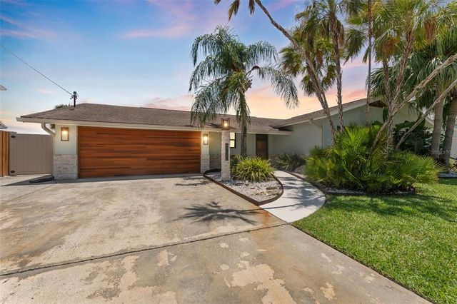 8720 HICKORYWOOD LANE, Tampa, FL 33615