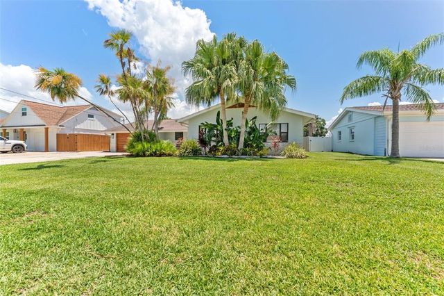 8720 HICKORYWOOD LANE, Tampa, FL 33615