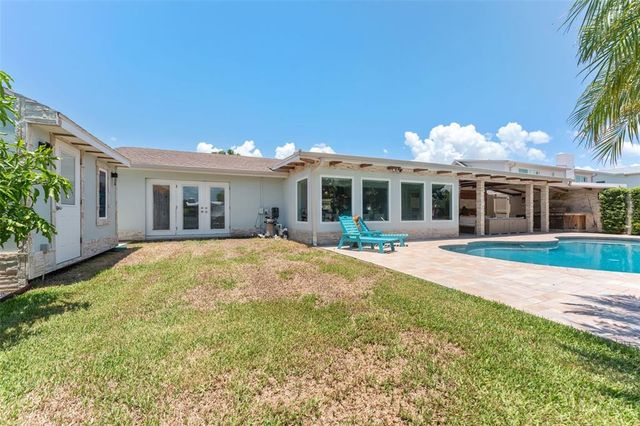 8720 HICKORYWOOD LANE, Tampa, FL 33615