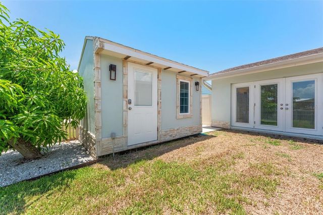 8720 HICKORYWOOD LANE, Tampa, FL 33615