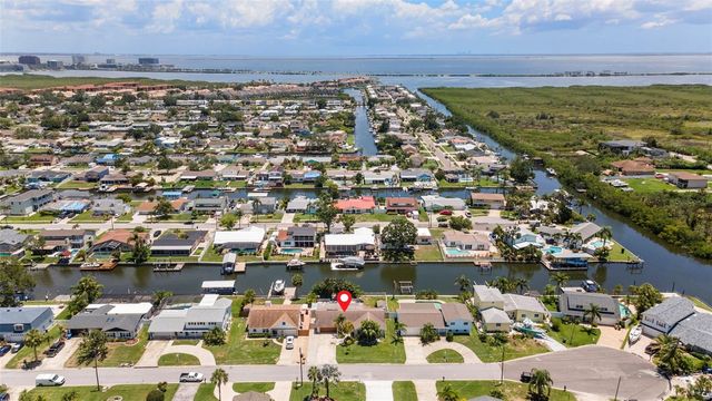 8720 HICKORYWOOD LANE, Tampa, FL 33615