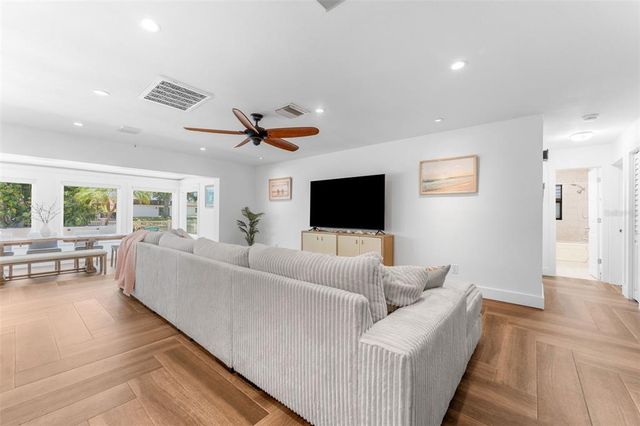 8720 HICKORYWOOD LANE, Tampa, FL 33615